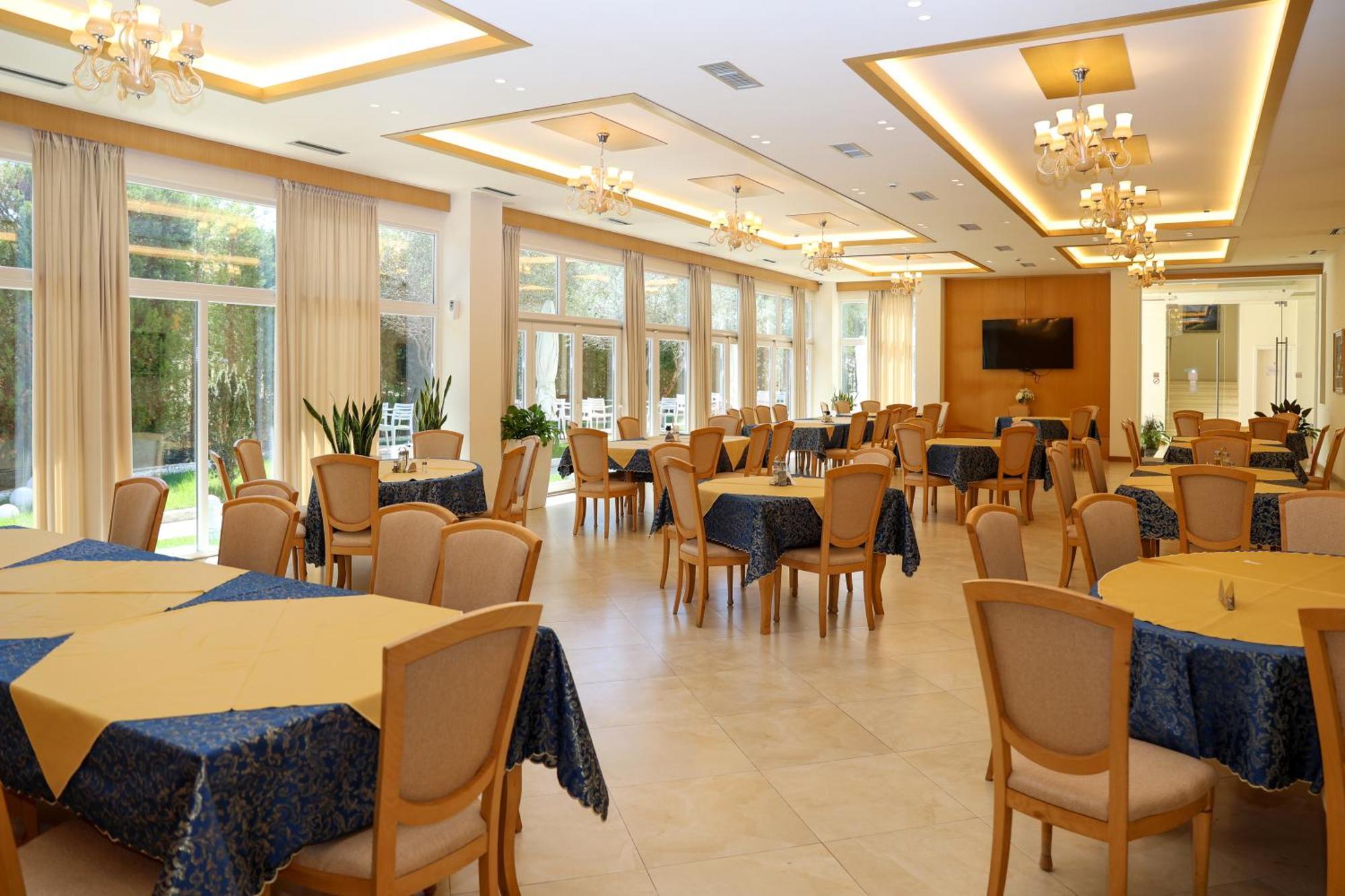 Grand White City Hotel Берат Екстериор снимка