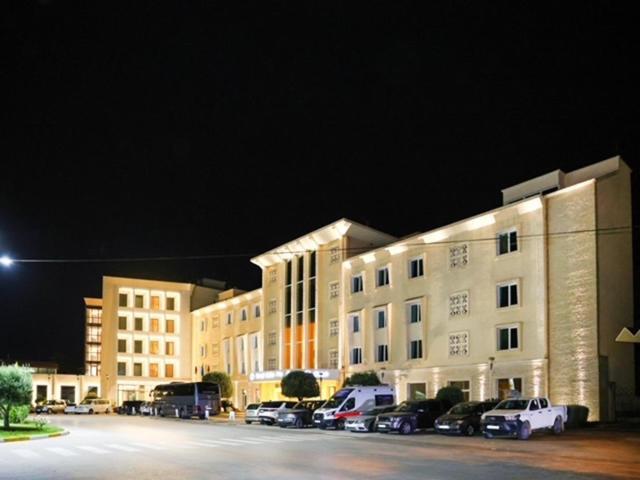 Grand White City Hotel Берат Екстериор снимка