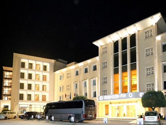 Grand White City Hotel Берат Екстериор снимка