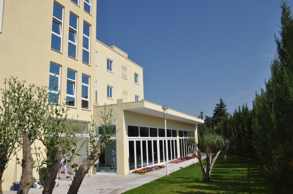 Grand White City Hotel Берат Екстериор снимка