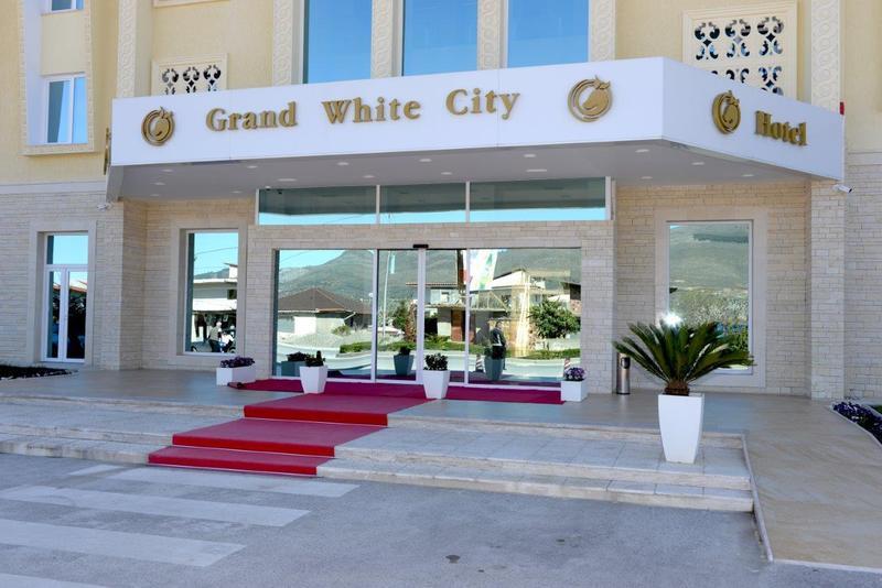 Grand White City Hotel Берат Екстериор снимка